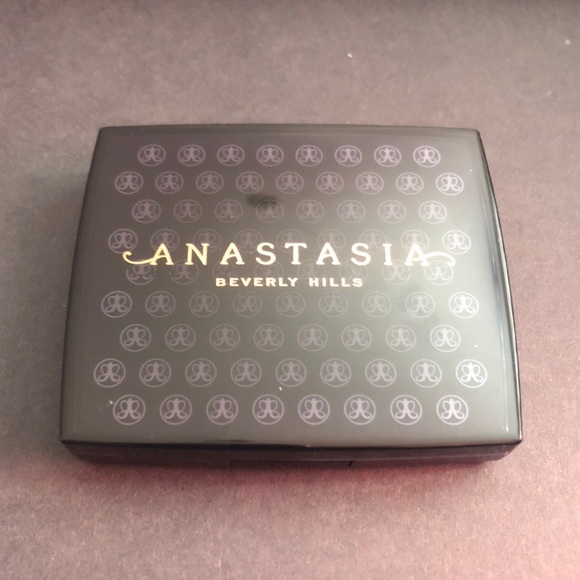 2/25$ Anastasia Beverly Hills Bronzer - Picture 1 of 3